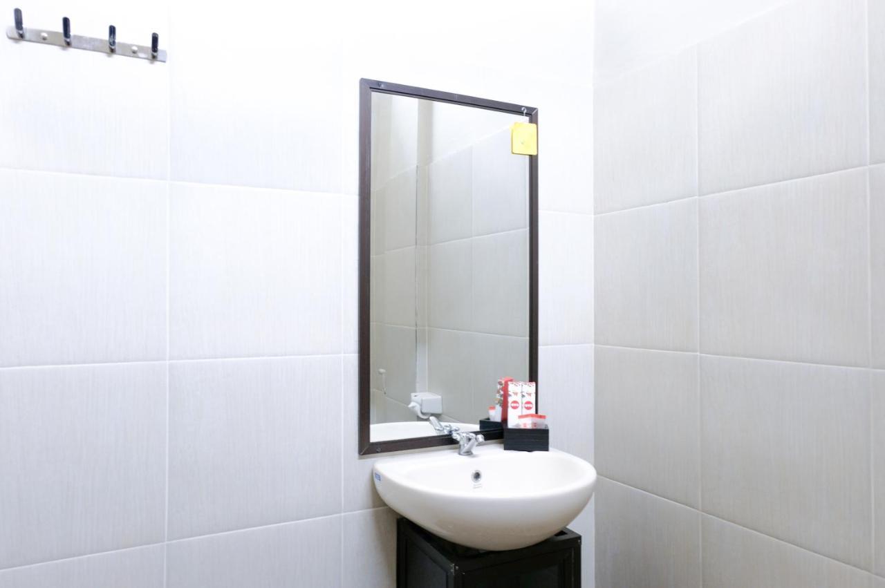 Oyo 683 Jepun Guesthouse Матарам Экстерьер фото