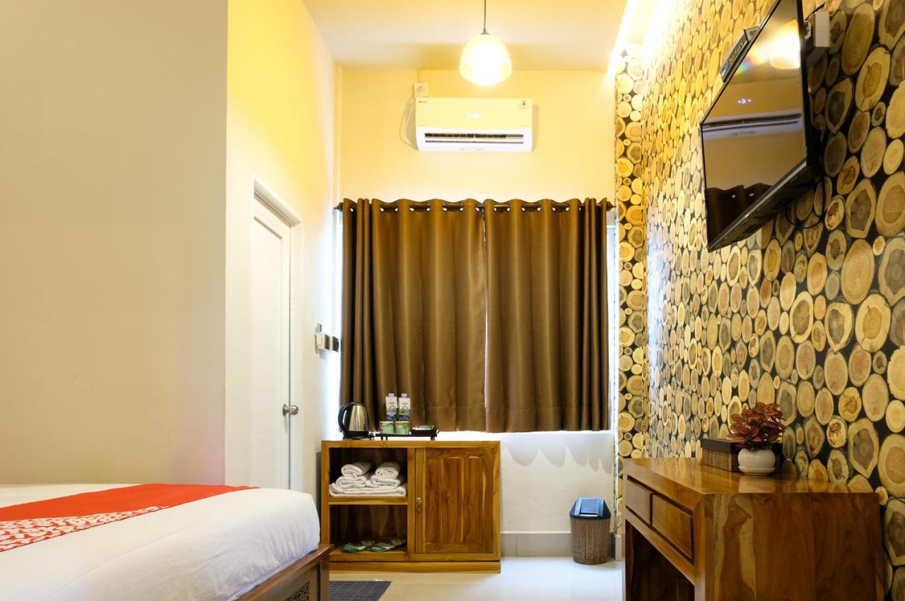 Oyo 683 Jepun Guesthouse Матарам Экстерьер фото