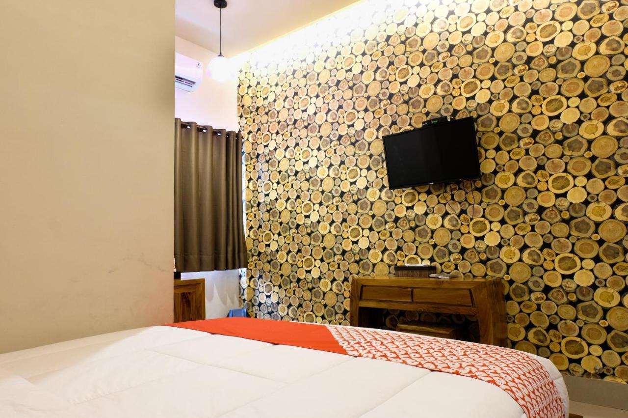 Oyo 683 Jepun Guesthouse Матарам Экстерьер фото